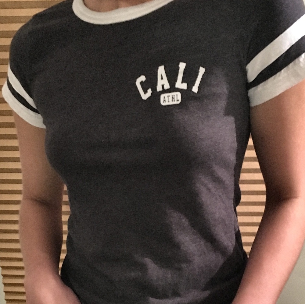 Cali Graphic Tee Size M